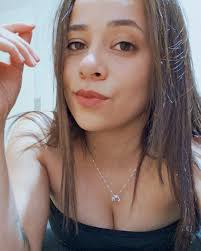 Leticia Bernardino's Instagram, Twitter & Facebook