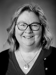 Lynette Rowley's Instagram, Twitter & Facebook