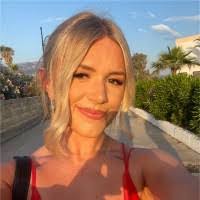 Caitlin Perry's Instagram, Twitter & Facebook