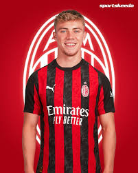 Sportskeeda Football |  AC Milan are exploring a move for Manchester  United's Rasmus Højlund! ⚫️ The 22-year-old is on their radar as they  search for a new... | Instagram