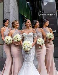Le style de thé longueur est susceptible d'obtenir une usure plus d'avenir que d'une robe élaborée. Robes De Demoiselle D Honneur Chic Pour Mariage Demoiselle D Honneur Mariage Tenue Demoiselle D Honneur Robe De Demoiselle D Honneur