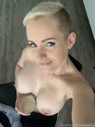 OnlyFan ﻿ PnlyFan  erotic :: 18+ :: breasts :: amateur ero ::  anike.official :: short hair - JoyReactor