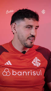 Programa de sábado! 🤩 Que tal dar o play no episódio desta semana da série  𝑴𝒂𝒕𝒆, 𝑨𝒎𝒐𝒓 𝒆 𝑷𝒂𝒊𝒙𝒂̃𝒐? No bate-papo com o zagueiro uruguaio  Agustín Rogel, ele fala sobre sua conexão com o chimarrão e ...