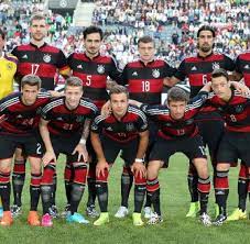 Der empfang der deutschen weltmeistermannschaft in berlin ist von fans und team gleichermassen herbeigesehnt worden. Sp Fussball Wm 2014 Wc 2014 Dfb Kader Alter Durchschnitt Brasilien 2014 Viertjungster Kader Der Deutschen Wm Geschichte Welt