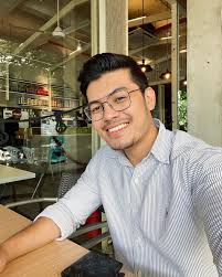 Di instagram, hafiz mahamad ada muat naik satu video sempena hari raya aidilfitri 21 jam lepas (dalam tempoh artikel ini ditulis). Influencer Hafiz Mahamad Bantu Warga Emas Bina Rumah Terbakar Oi Jom