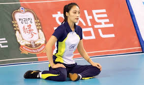 (영종도=연합뉴스) 김주형 기자 = 여자 배구 국가대표팀의 김연경이 20일 새벽 인천공항을 통해 귀국, 취재진과 인터뷰하고 있다. Kktwkpkepxzizm