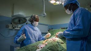 Tragédie à l'hôpital Hévecam : Une erreur médicale lors d'une césarienne  coûte la vie à une jeune femme - Kapt Media