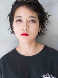 あれ なんだか色っぽい 前髪なし ミディアムボブで美しく arine アリネ ヘアカタログ ボブ 前髪なし ヘア ミディアム パーマ 前髪なし