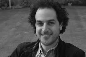 Quella della canzone nostalgica del bene perduto (che ha radici ispaniche nella soleà, vale a dire nella copla popolare andalusa) e quello della poesia alta di gongora. Todd Portnowitz On Music Language And Italian Literature Asymptote Blog