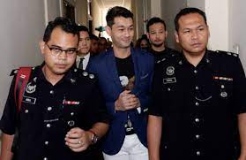 He is the eldest son of five siblings to dato' dr. Dr Anis Anwar Zahari Malaybisi