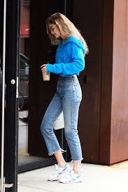 It seems like the supermodel dons a new denim trend every day, so you can imagine scrolling through all of the new ways to wear the versatile clothing we love: Pin By Saraaa On Gg Gigi Hadid Outfits Gigi Hadid Style Gigi Hadid Street Style