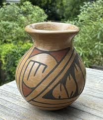 Vintage Manuela Olivas Artist Signed Mata Ortiz Art Pottery Mexican H 2.25”  W 2”