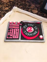 Throw a mobster theme party! Dj Party Decorations How To Decorate A Music Party A Touch Of La