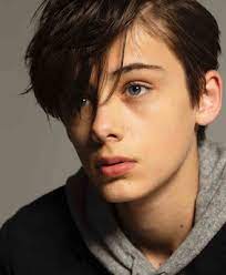 اشيك صور شباب حلوة للغاية black hair boy brown hair dark skin brown hair green eyes