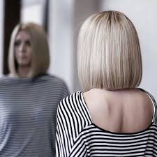 короткими волосами фото девушек с каре со спины на аву Kare Vsegda Stilno I Elegantno Fashion Korotkie Volosy Cvetnye Volosy I Strizhka