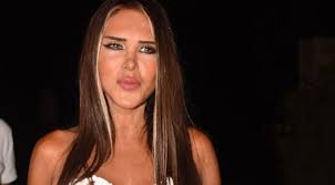 Seren serengil ve yaşar i̇pek oldukça yıpratıcı ve zor bir boşanma süreci geçirdiler. Seren Serengil Evli Bir Adamla Birlikte Oldu Magazin Haberleri