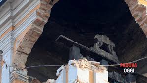 Un terremoto di magnitudo mw 5.8 è avvenuto nella zona: Sisma Da Tribano Un Prefabbricato Come Municipio Per Finale Emilia