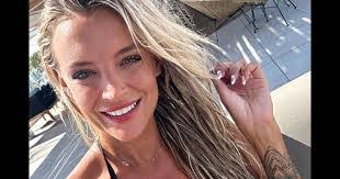 Jennifer Lariviere's Instagram, Twitter & Facebook