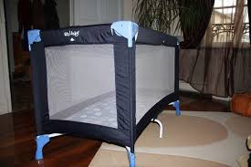 Je Loue Un Lit Parapluie Quasi Neuf Que J Utilise Quand Des Amis Avec Enfants Nous Rendent Visite Il Est Grand Mais Tres Compact Un Lit Bebe Lit Parapluie Lit