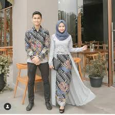 Model kebaya bisa couple dan gamis brokat modern pesta pernikahan pertunangan populer 2020/2021. Paling Keren Model Baju Batik Couple Buat Tunangan Jm Jewelry And Accessories