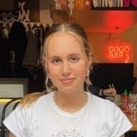 Aisha Dean's Instagram, Twitter & Facebook