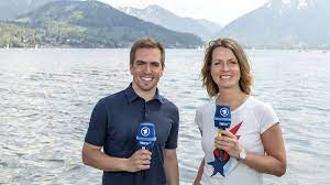 Phillipp lahm wohnt seit 2012 bereits in der gemeinde am tegernsee. Von Diesem Ort Am Tegernsee Aus Kommentiert Philipp Lahm Live Die Fussball Wm Tegernsee