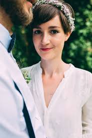 Braut Mit Blumenkranz Vintage Hochzeit Frisuren Hochzeit Frisuren Kurz Brautfrisur