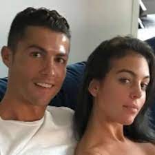 Pilar rubio y georgina rodríguez se llevaron las miradas de todo el público y el foco de todas las cámaras. Instagram 1 Foto Von Cristiano Ronaldo Mit Georgina Rodriguez Und Babybauch Stars