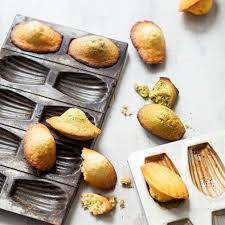 Les Madeleines De Proust De Marie Claude Julie Andrieu Recette Madeleine Desserts De Fete Madeleine