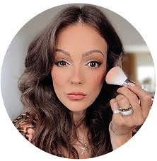 Laura Bruder's Instagram, Twitter & Facebook