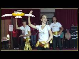 « pilate, voyant qu'il ne gagnait rien, mais que le tumulte augmentait, prit de l'eau. Allez Levez Les Mains En L Air Magic System Dance Choreography Fitness Roller Skating Fever Youtube