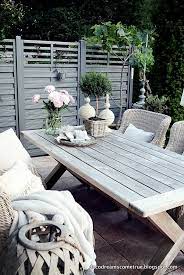 Der garten ist für viele ein ort der erholung und dient dem kleinen urlaub vom alltag. Terrasse Deko Ideen Wollweisse Kissen Mummel Decke Und Laternen Repinned By Hosenschnecke Deko Ideen Gartengestaltung Ideen Gartengestaltung