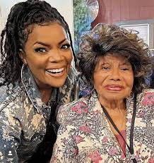 💞💞Yvette nicole Brown y Katherine Jackson 💕💕