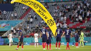 La france bat l'allemagne pour son 1er match vidéos l'equipe de france est parvenue à s'imposer 1 but à 0 face à l'allemagne ce soir à munich, grâce à un but contre son camp de mats hummels. Euro 2021 Ce Que L On Sait De L Accident D Ulm Avant France Allemagne