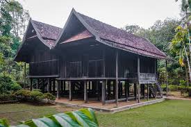 Malay traditional house the basic malay house the malay house is divided into areas, rather than rooms, for various social and household activities. 5 Types Of Traditional Malay Houses In Malaysia Iproperty Com My
