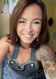 Kandis Kelly's Instagram, Twitter & Facebook