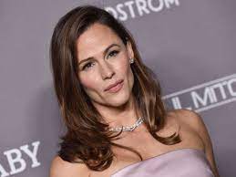 Jennifer garner has thanked fans for joining her on a meaningful journey in the last year.the actress took to instagram to join yoga and meditation… jennifer garner has always been admired for. Jennifer Garner Ihre Kinder Sind Durch Paparazzi Traumatisiert Panorama Stuttgarter Nachrichten