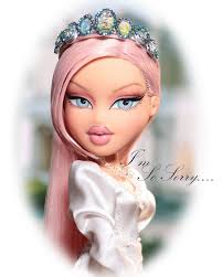 Everything @trishapaytasbackup needs. What will you keep in your I'm Sorry  handbag? Out right now our collab with @antoni_and_alison !SSENSE Exclusive  Off-White Antoni & Alison Edition 'String Piece #1' Bag ⛓️⛓️⛓️