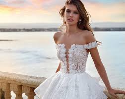 Achat en ligne de robes de mariage dans un vaste choix sur la boutique vêtements. Selection De Robes De Mariee Princesse En Dentelle 2021 Mariee Fr