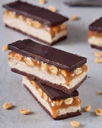 These No Bake Vegan Snickers Bars With Peanuts Are The Perfect Treat Because They Contain A Delic Vegan Dessert Recipes Vegan Desserts Baking Recipes Healthy