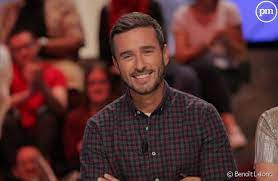 En 2004, il intègre l'émission les hyènes de caroline diament, aux côtés de julien cazarre et thomas séraphine. L Annee Medias 2019 Vue Par Julien Bellver Puremedias