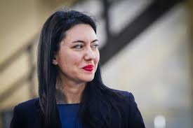 La ministra dell'istruzione lucia azzolina(foa scuola si tornerà a settembre, anche se non per tutti forse. Azzolina Critica Salvini Predatore Politico