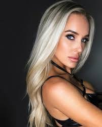 Naomi Bassett's Instagram, Twitter & Facebook