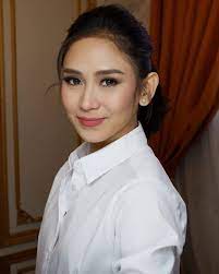 May chance ka pa kasi the promo deadline is extended until july 31, 2021! Sarah Geronimo Breaks Silence On Abs Cbn Shutdown Magkaisa Po Tayo Inquirer Entertainment