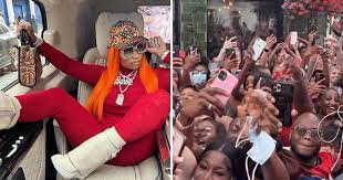 Nicki Minaj pushes fan away during chaotic meet and greet in London, Internet says 'don't judge her' - MEAWW