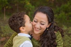 Seringkali masa tua mereka dihabiskan karena sakit keras perjuangan ibu sudah dimulai sejak pertama kali kita dalam kandungan, buah hasil cinta. Kumpulan Puisi Hari Ibu Yang Menyentuh Hati Kumparan Com