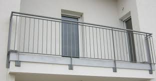 Una soluzione parapetto tutto vetro che si adatta perfettamente ad ogni soluzione architettonica che può andare dal classico al moderno. Continua Exfoliere FoneticÄƒ Prezzo Parapetto In Vetro Amazon Fratellisalaorni It