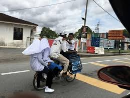 Maybe you would like to learn more about one of these? Tiada Kereta Bukan Alasan Bapa Nekad Hantar 3 Anak Ke Sekolah Dengan Basikal Kisah Dunia