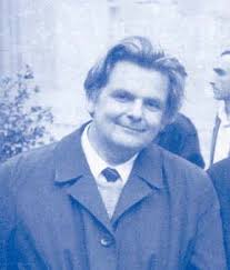 C'est ainsi une femme à la trajectoire très différente de celles de sa génération, et de son milieu, que nous raconte l'auteure, dans une série de scènes évoquant la rencontre de son. Michel Van Esbroeck Vikipedio