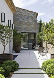 Francois Vieillecroze Architecte Villa St Tropez Spanish Idee Per Patio Progettazione Di Cortili Design Giardino